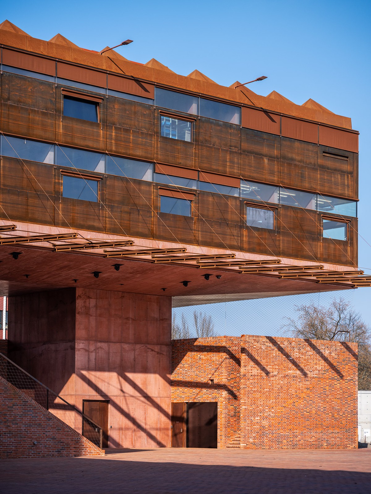 BIM建筑|帕尔杜比采 GAMPA、Sféra 建筑群与自动化工厂公共空间 / Šépka architekti