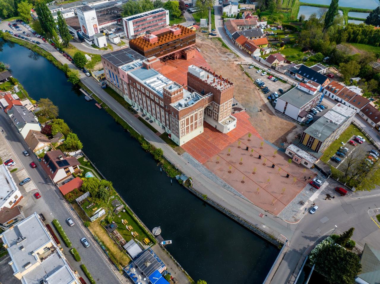 BIM建筑|帕尔杜比采 GAMPA、Sféra 建筑群与自动化工厂公共空间 / Šépka architekti