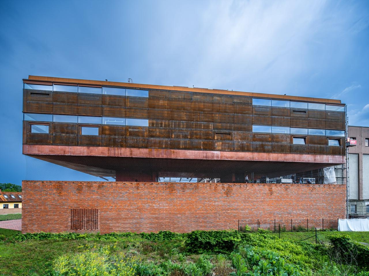 BIM建筑|帕尔杜比采 GAMPA、Sféra 建筑群与自动化工厂公共空间 / Šépka architekti