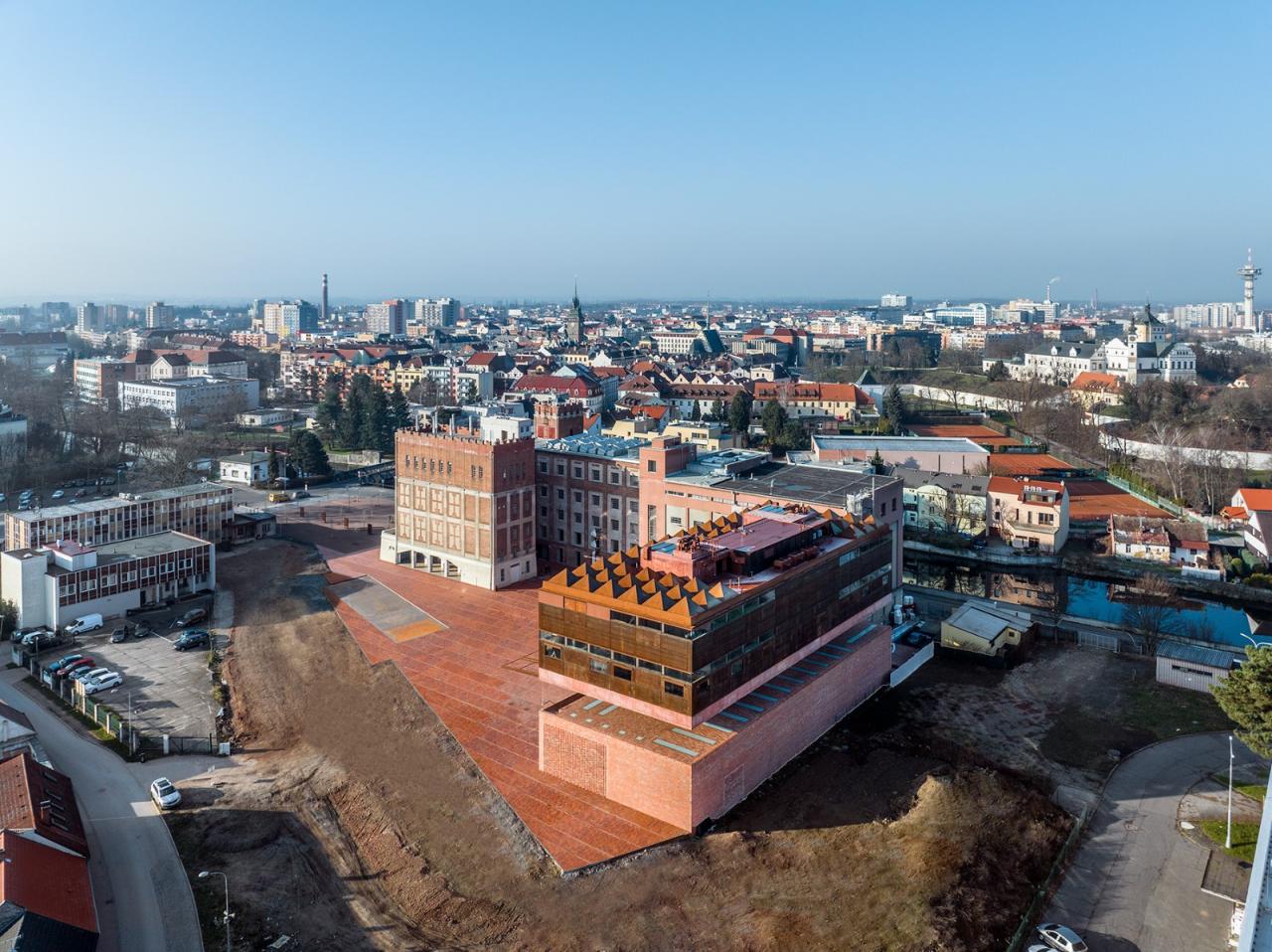 BIM建筑|帕尔杜比采 GAMPA、Sféra 建筑群与自动化工厂公共空间 / Šépka architekti