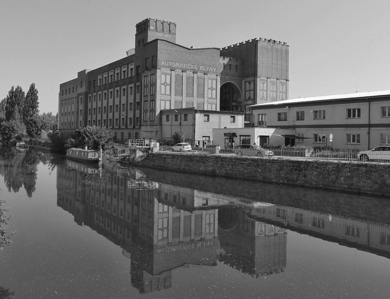 BIM建筑|帕尔杜比采 GAMPA、Sféra 建筑群与自动化工厂公共空间 / Šépka architekti