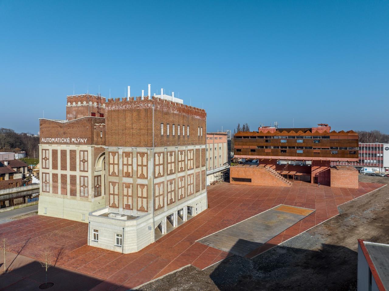 BIM建筑|帕尔杜比采 GAMPA、Sféra 建筑群与自动化工厂公共空间 / Šépka architekti