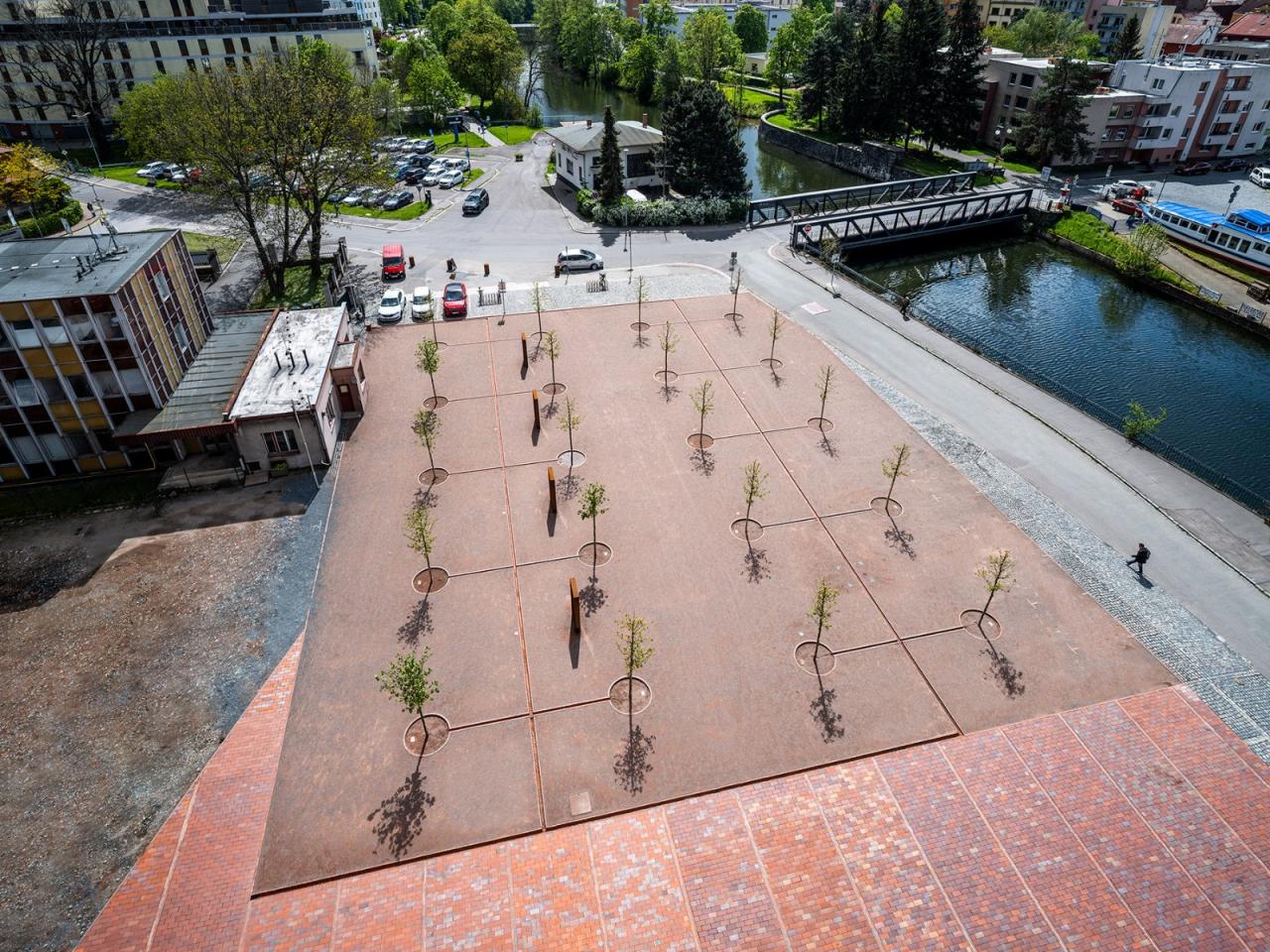 BIM建筑|帕尔杜比采 GAMPA、Sféra 建筑群与自动化工厂公共空间 / Šépka architekti