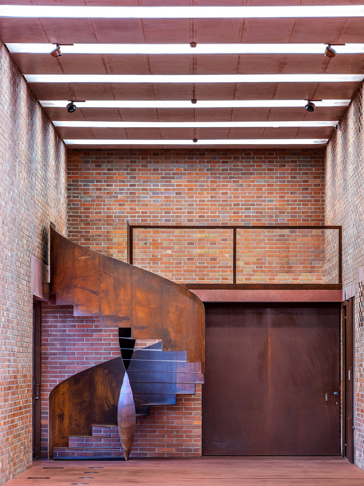 BIM建筑|帕尔杜比采 GAMPA、Sféra 建筑群与自动化工厂公共空间 / Šépka architekti