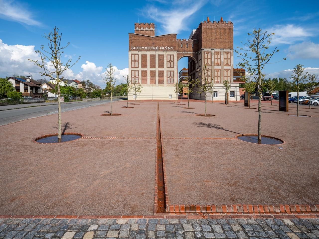 BIM建筑|帕尔杜比采 GAMPA、Sféra 建筑群与自动化工厂公共空间 / Šépka architekti