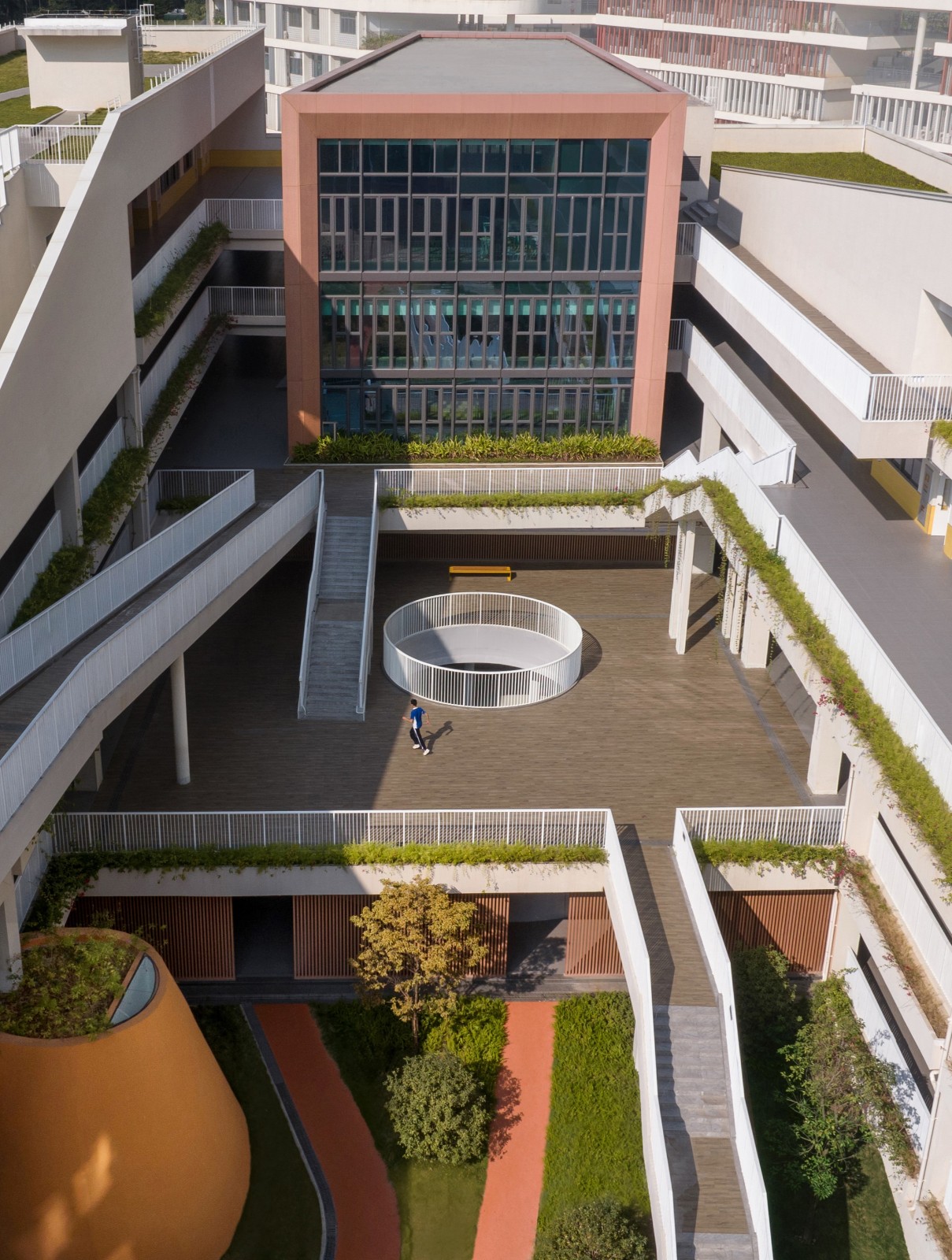 BIM建筑|深圳市龙华区清泉外国语学校初中部 / 一境建筑设计