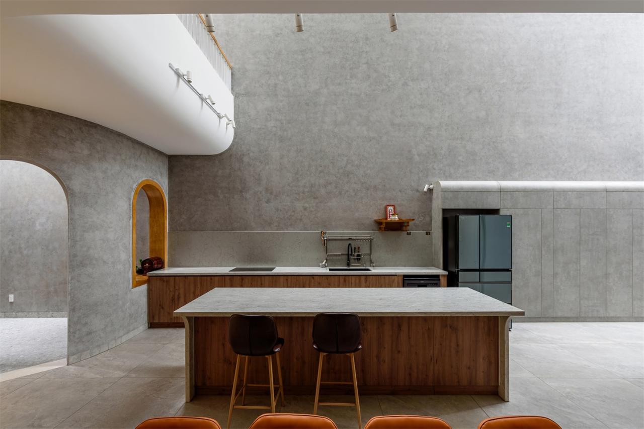 回归老街区的温暖森林露营灵感下的暮年居所别墅设计