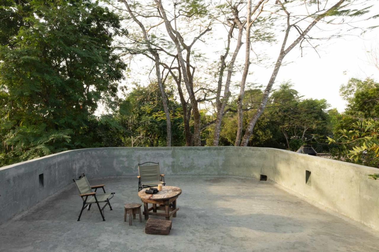 从天然井与洞穴汲取灵感光影交织下感知时间的度假屋设计