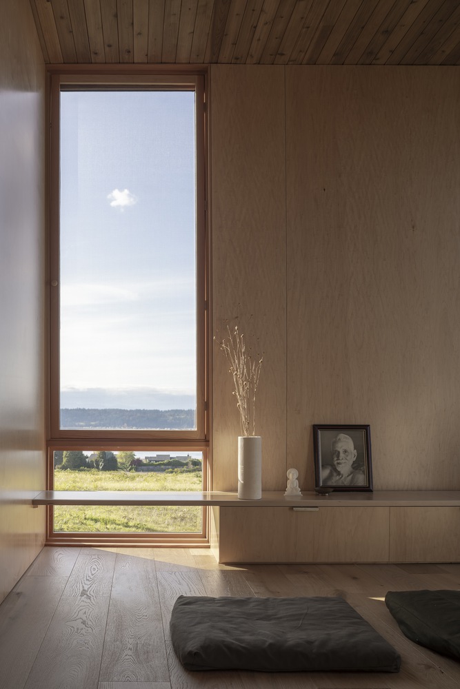 漂浮在草地上的冥想之屋禅意静修的度假屋设计