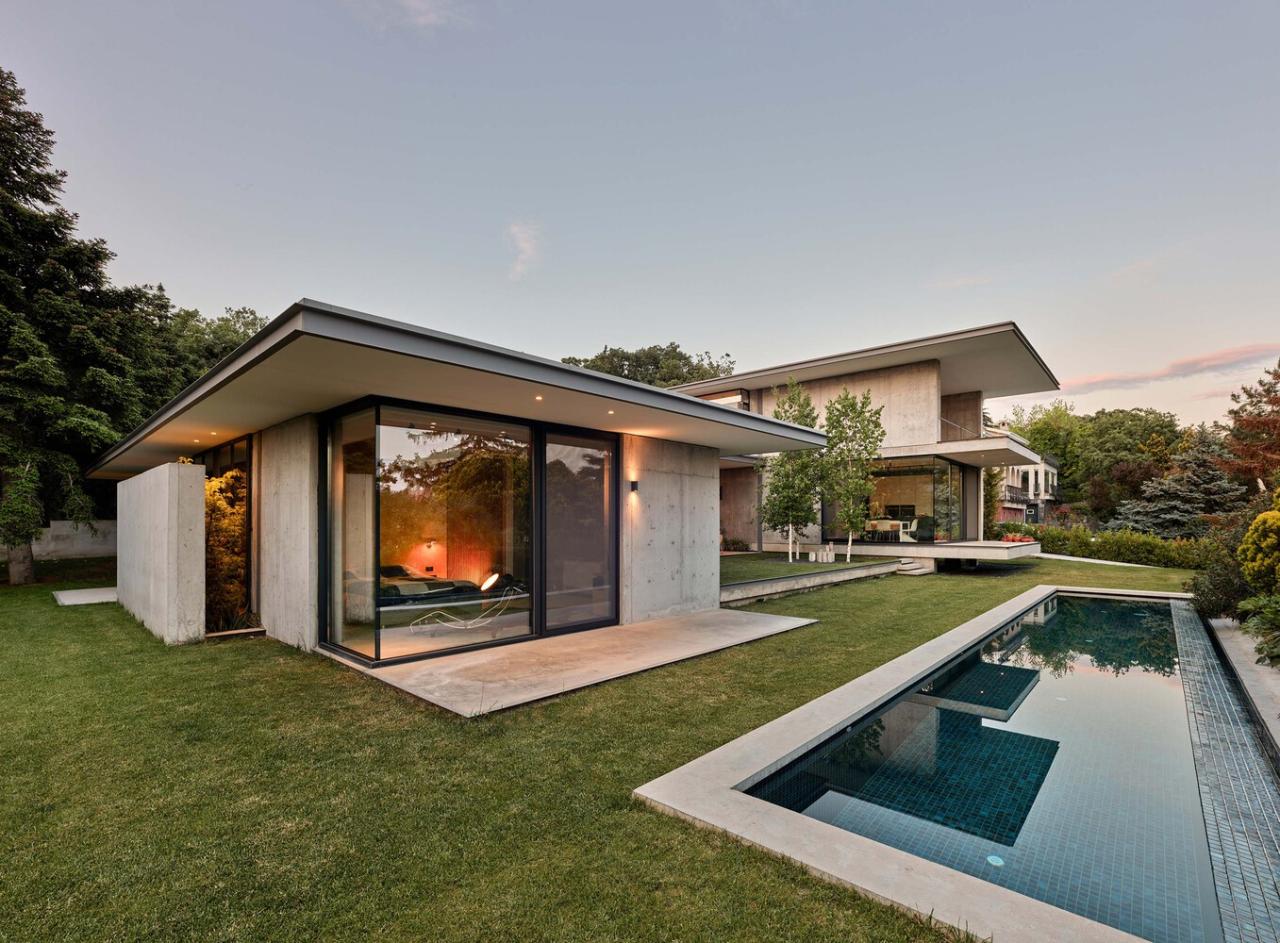 森林流经的房子混凝土和玻璃相结合度假别墅设计