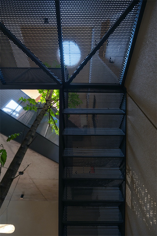 城市小巷夹缝中的山谷秘境承载亲情时光的别墅设计