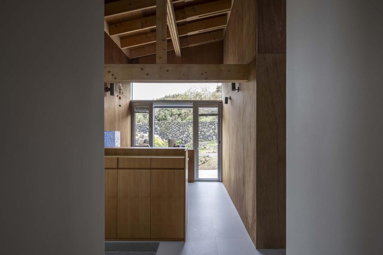 济州岛老房的新生新旧结构交织续写传统居住记忆的住宅设计