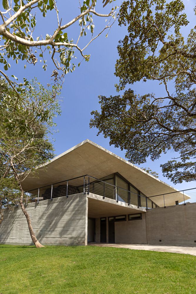 山脉与森林间的静谧自然与诗意的栖息度假别墅设计