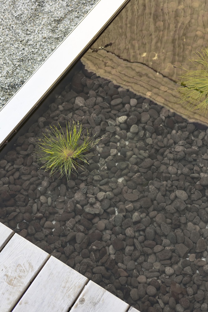 漂浮在草地上的冥想之屋禅意静修的度假屋设计