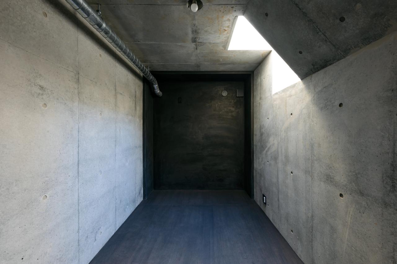 混凝土与木材交织的独特神秘体验静谧栖居的住宅设计