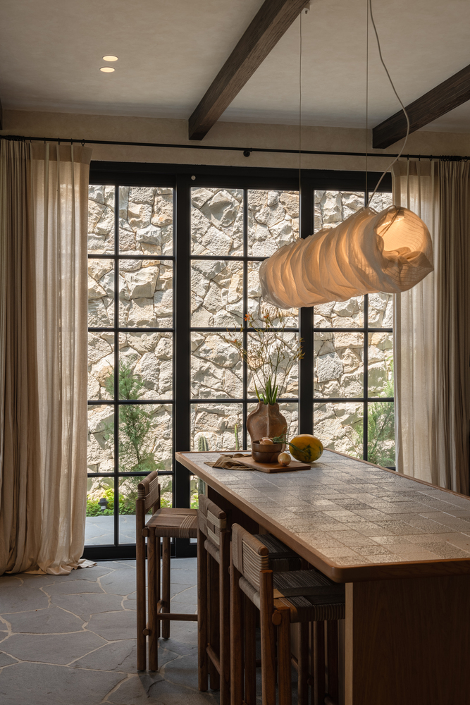 让身心在自然中得到滋养热带雨林的节能奢华侘寂别墅设计