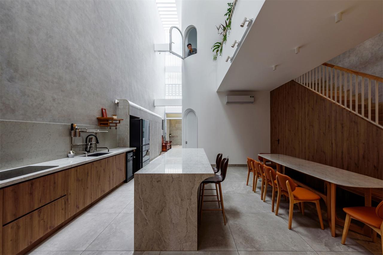 回归老街区的温暖森林露营灵感下的暮年居所别墅设计