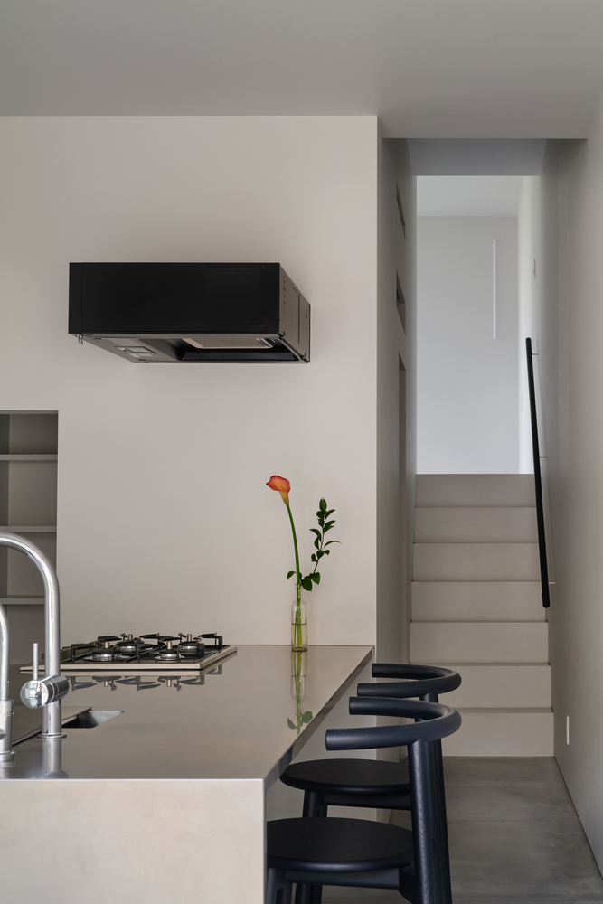 探秘隐居住宅设计 2.5 米窄地空间魔法楼梯串联别样生活