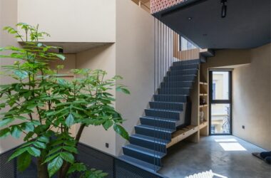 城市小巷夹缝中的山谷秘境承载亲情时光的别墅设计-BIM建筑网