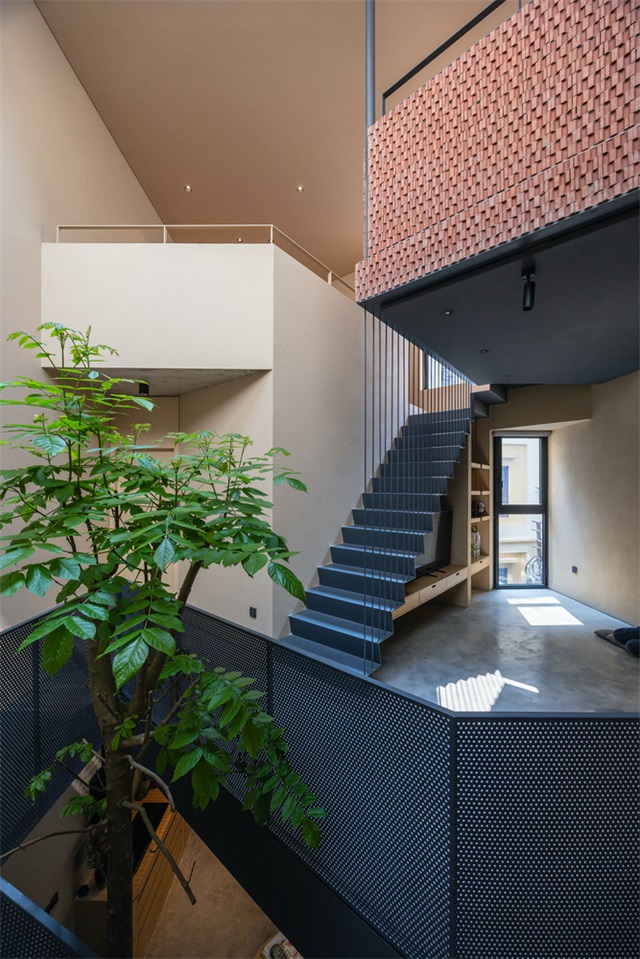 城市小巷夹缝中的山谷秘境承载亲情时光的别墅设计