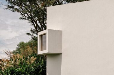 借地势嵌入地下打造庭院核心自然延伸的度假屋设计-BIM建筑网