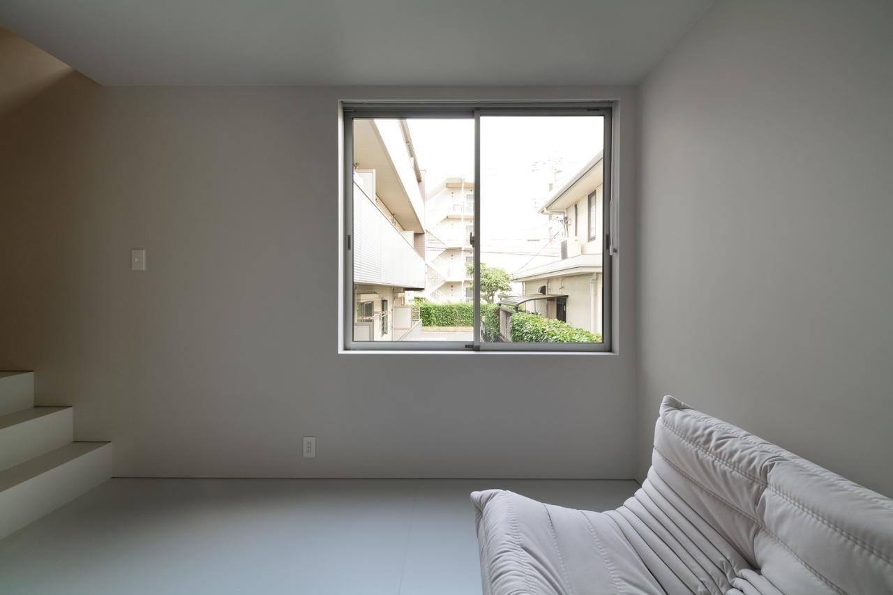 探秘隐居住宅设计 2.5 米窄地空间魔法楼梯串联别样生活