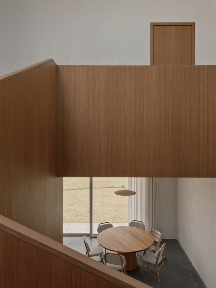 温暖自然流畅细节简洁线性对称韵律的极简别墅设计