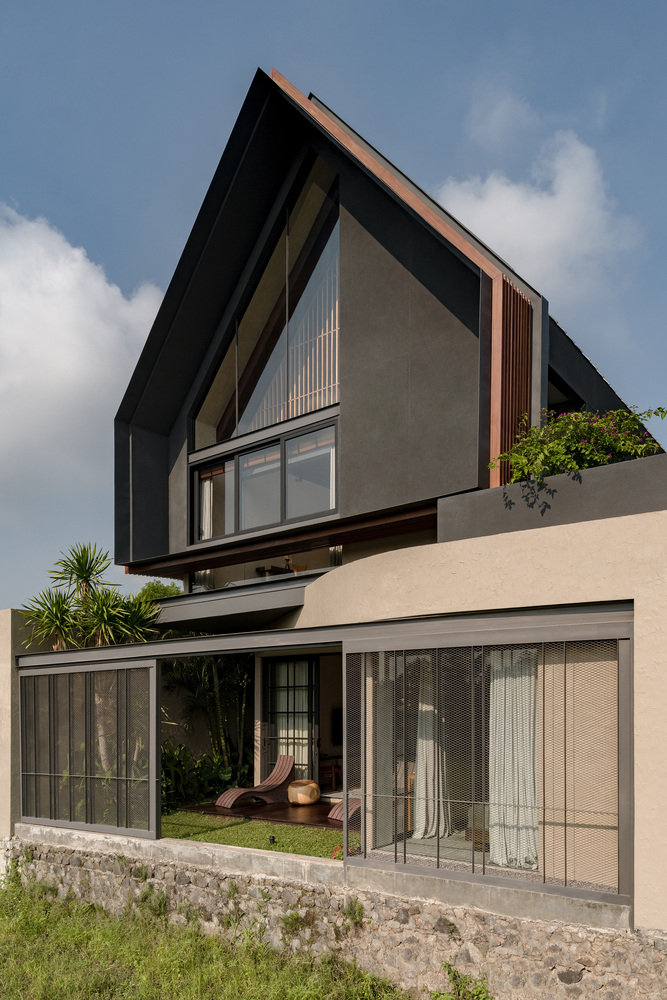 让身心在自然中得到滋养热带雨林的节能奢华侘寂别墅设计