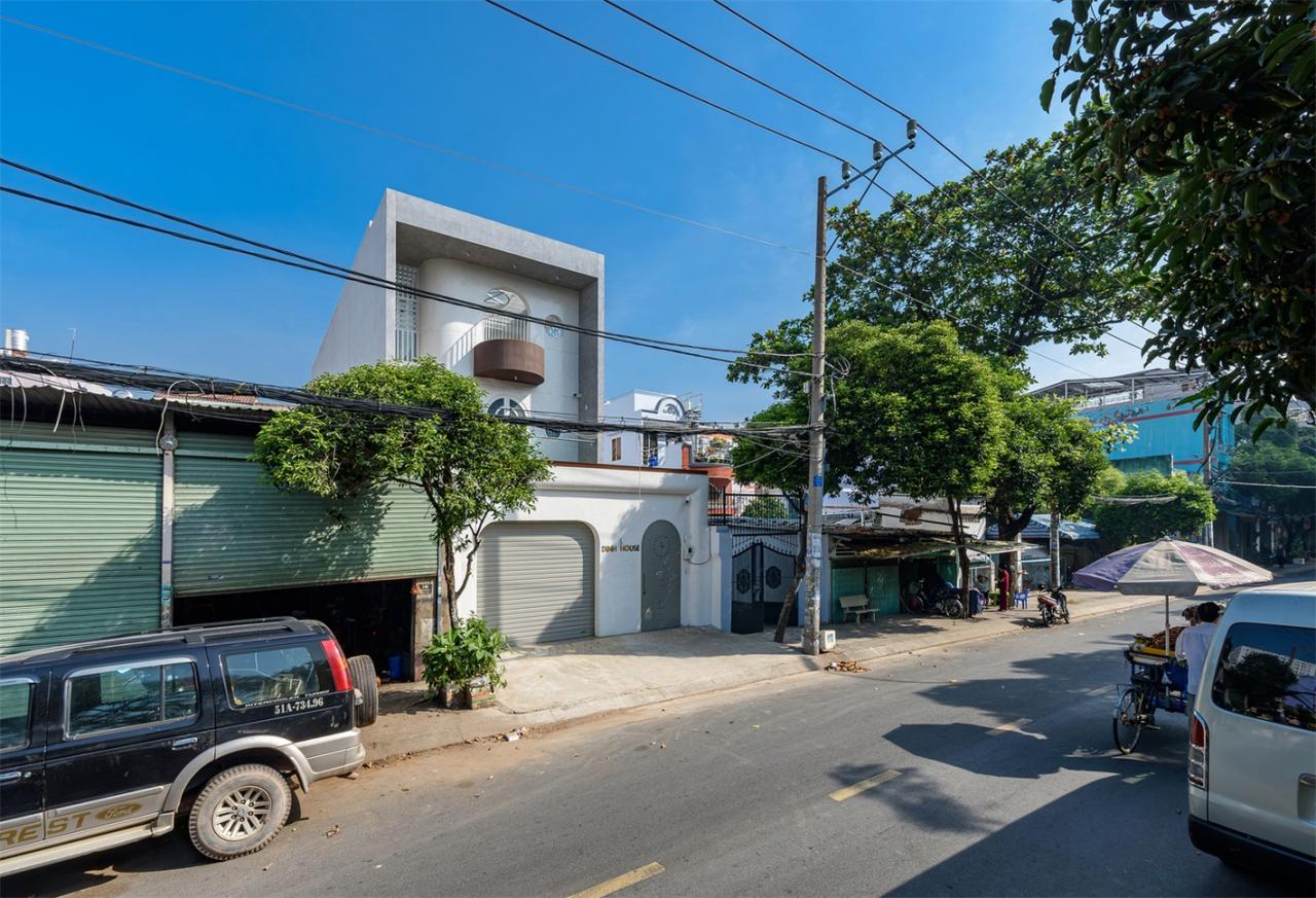 回归老街区的温暖森林露营灵感下的暮年居所别墅设计