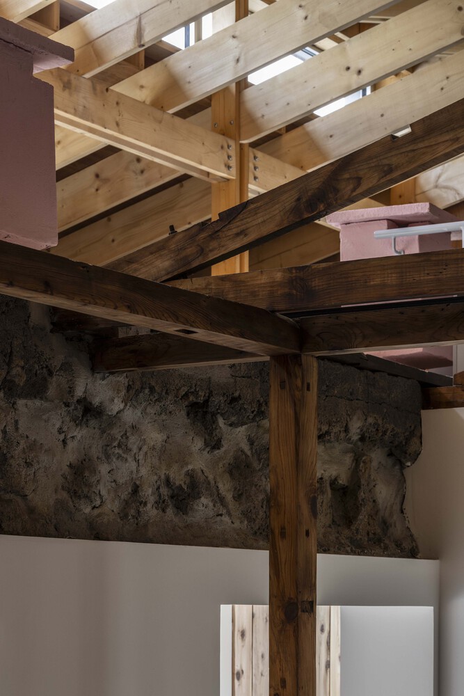 济州岛老房的新生新旧结构交织续写传统居住记忆的住宅设计