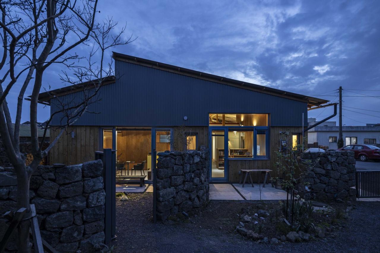 济州岛老房的新生新旧结构交织续写传统居住记忆的住宅设计