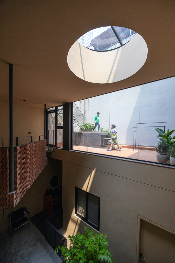 城市小巷夹缝中的山谷秘境承载亲情时光的别墅设计