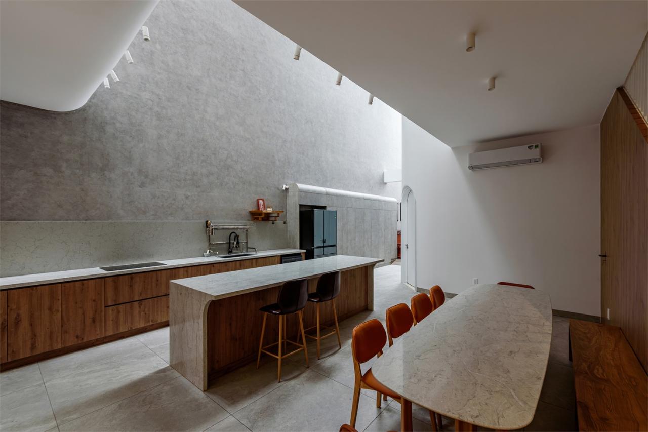 回归老街区的温暖森林露营灵感下的暮年居所别墅设计