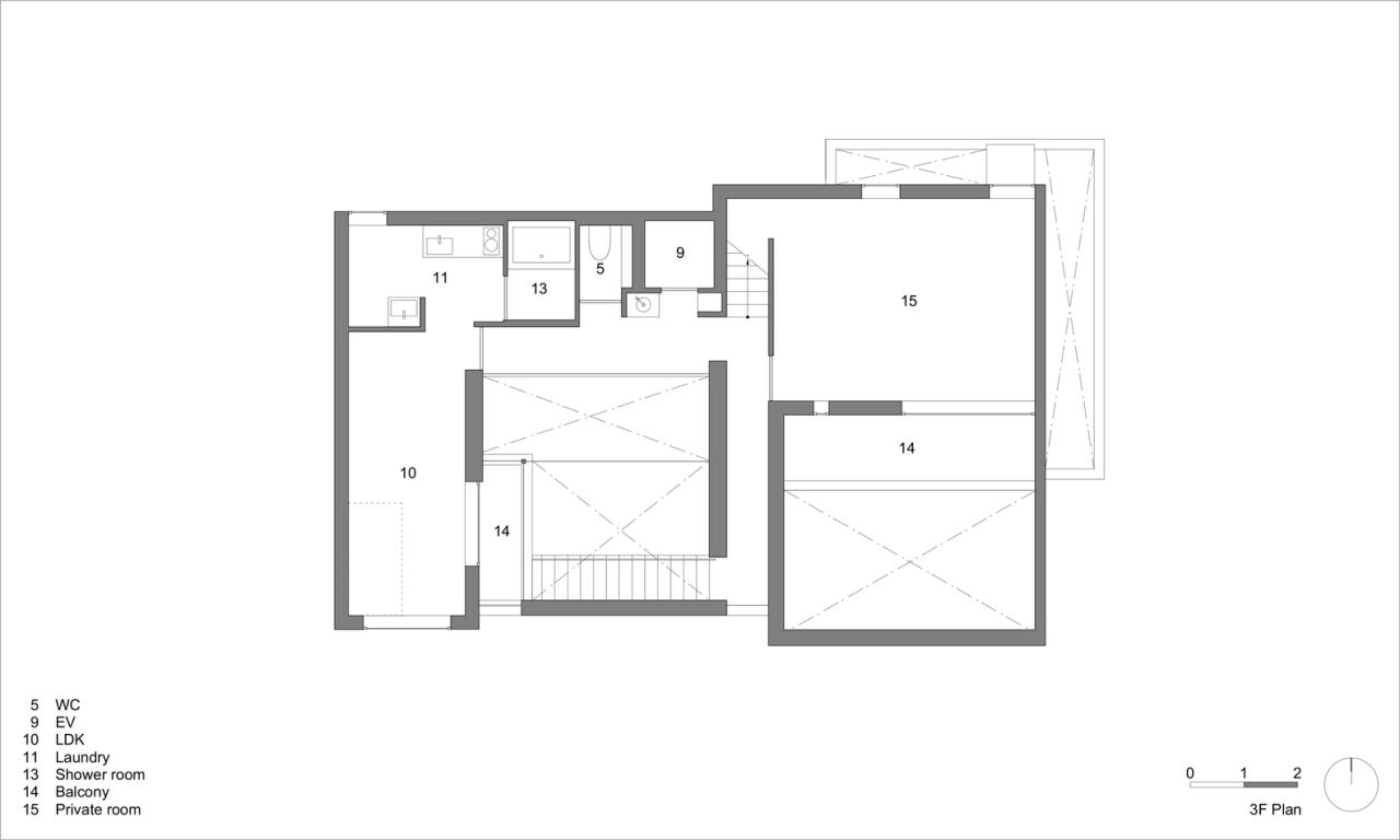 狭缝与开口间营造城市中静谧自然私密的住宅设计