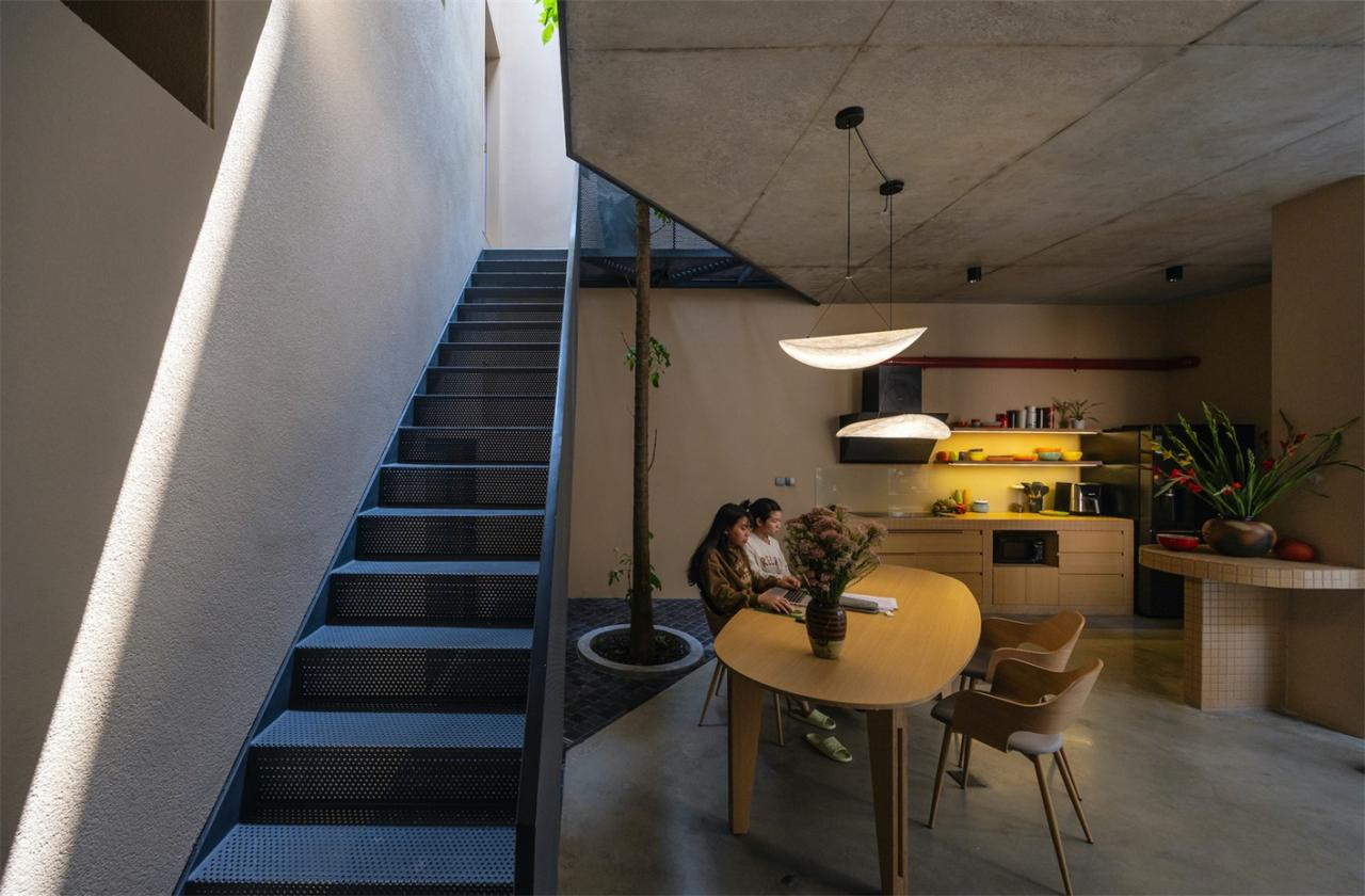 城市小巷夹缝中的山谷秘境承载亲情时光的别墅设计