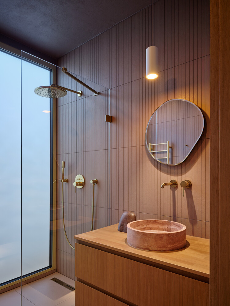 寻迹历史与自然致敬巴洛克与宗教灵感的神圣氛围住宅设计