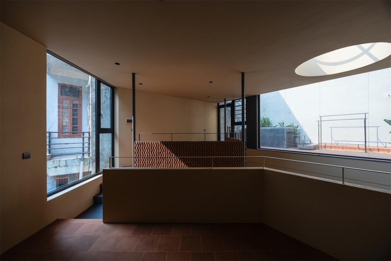 城市小巷夹缝中的山谷秘境承载亲情时光的别墅设计