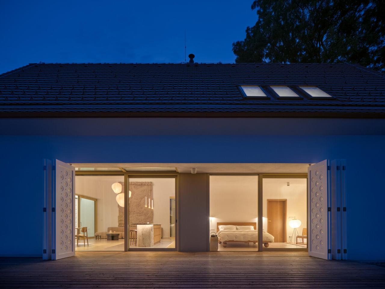 寻迹历史与自然致敬巴洛克与宗教灵感的神圣氛围住宅设计