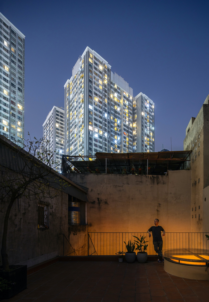 城市小巷夹缝中的山谷秘境承载亲情时光的别墅设计