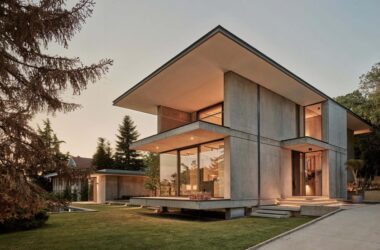 森林流经的房子混凝土和玻璃相结合度假别墅设计-BIM建筑网