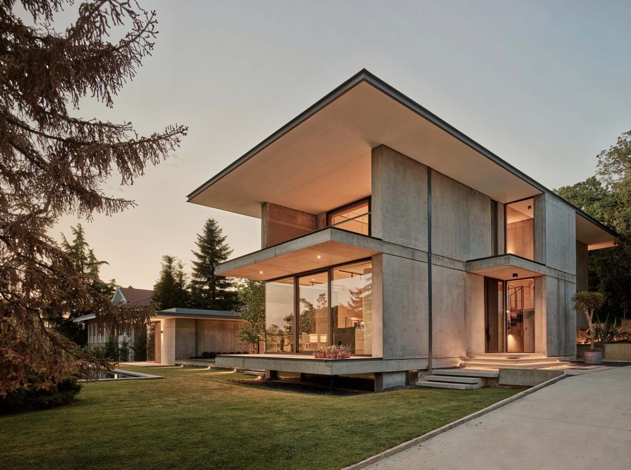 森林流经的房子混凝土和玻璃相结合度假别墅设计