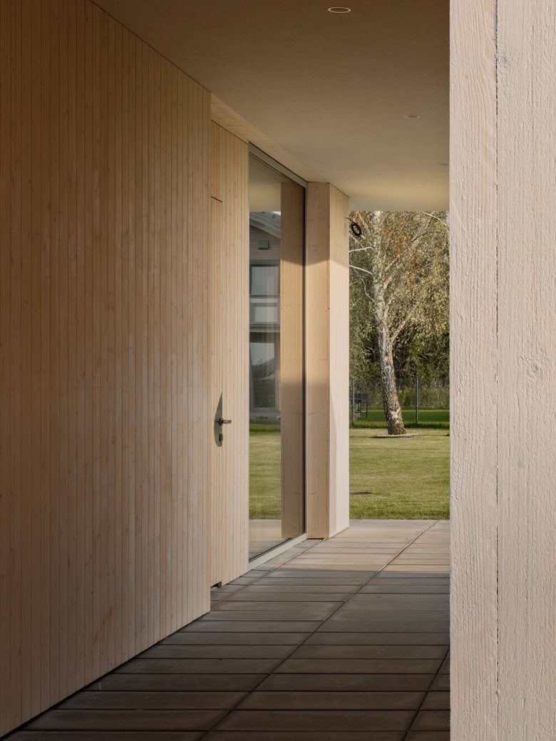 白桦林花园中的节能美学细节之处见匠心的度假屋设计