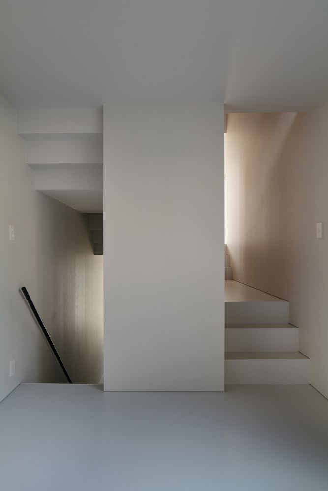 探秘隐居住宅设计 2.5 米窄地空间魔法楼梯串联别样生活