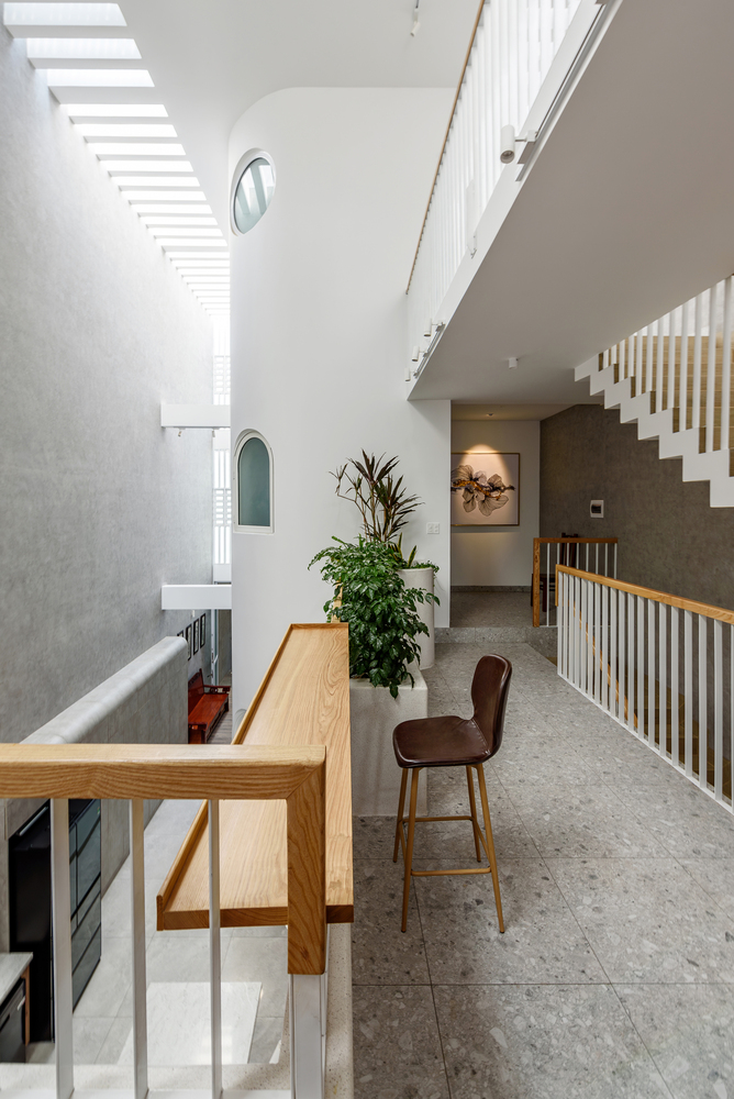 回归老街区的温暖森林露营灵感下的暮年居所别墅设计