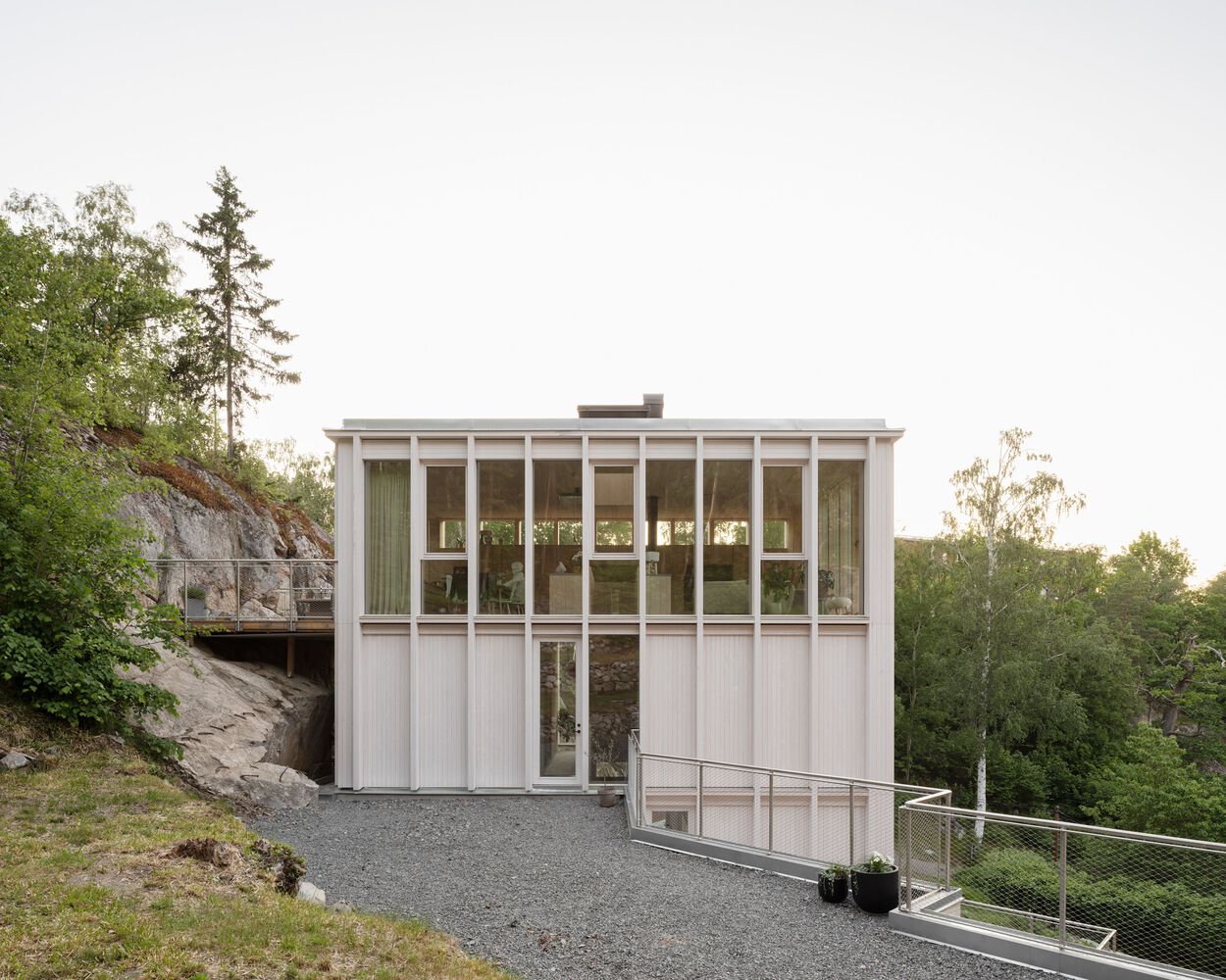 海峡边建筑奇迹挑战地形打造绝美视野的木质别墅设计