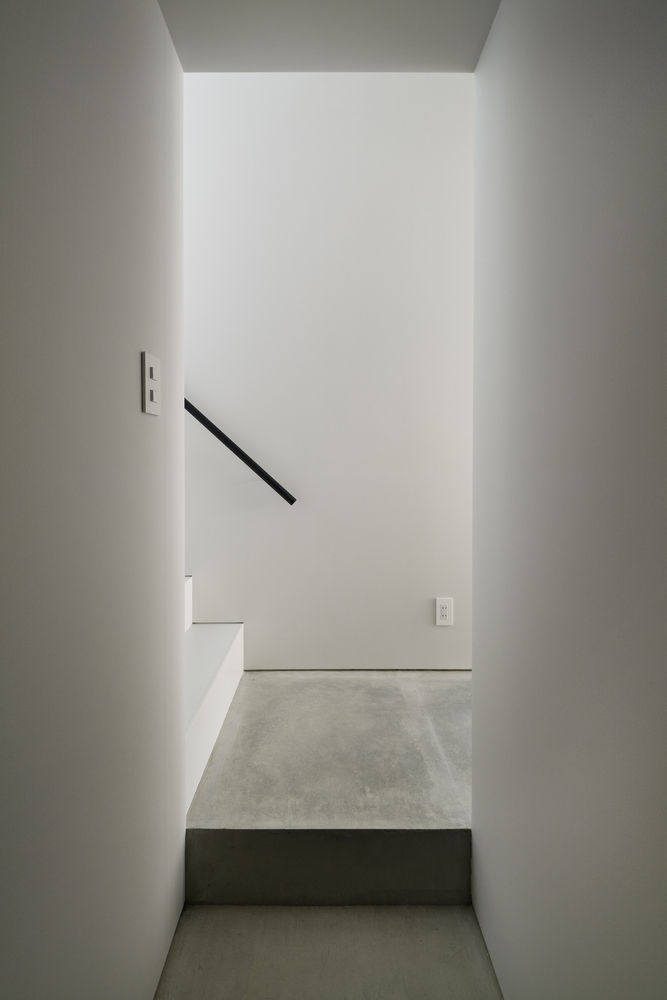 探秘隐居住宅设计 2.5 米窄地空间魔法楼梯串联别样生活