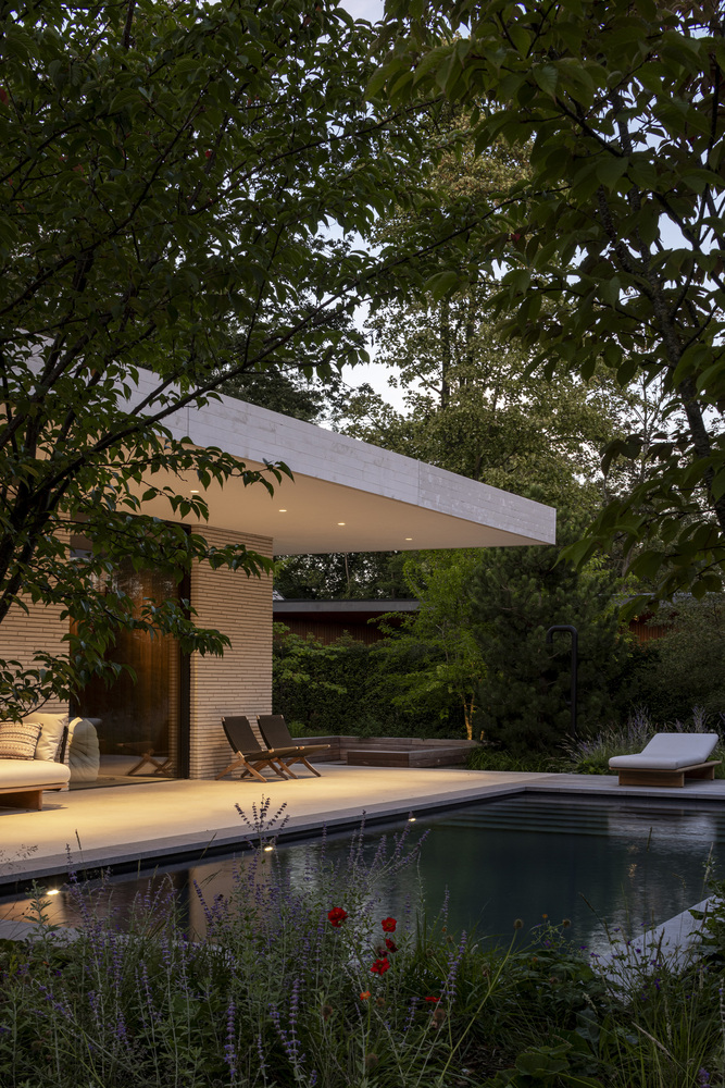 邂逅荷兰海岸隐匿别墅：一场自然、建筑与艺术的盛宴设计