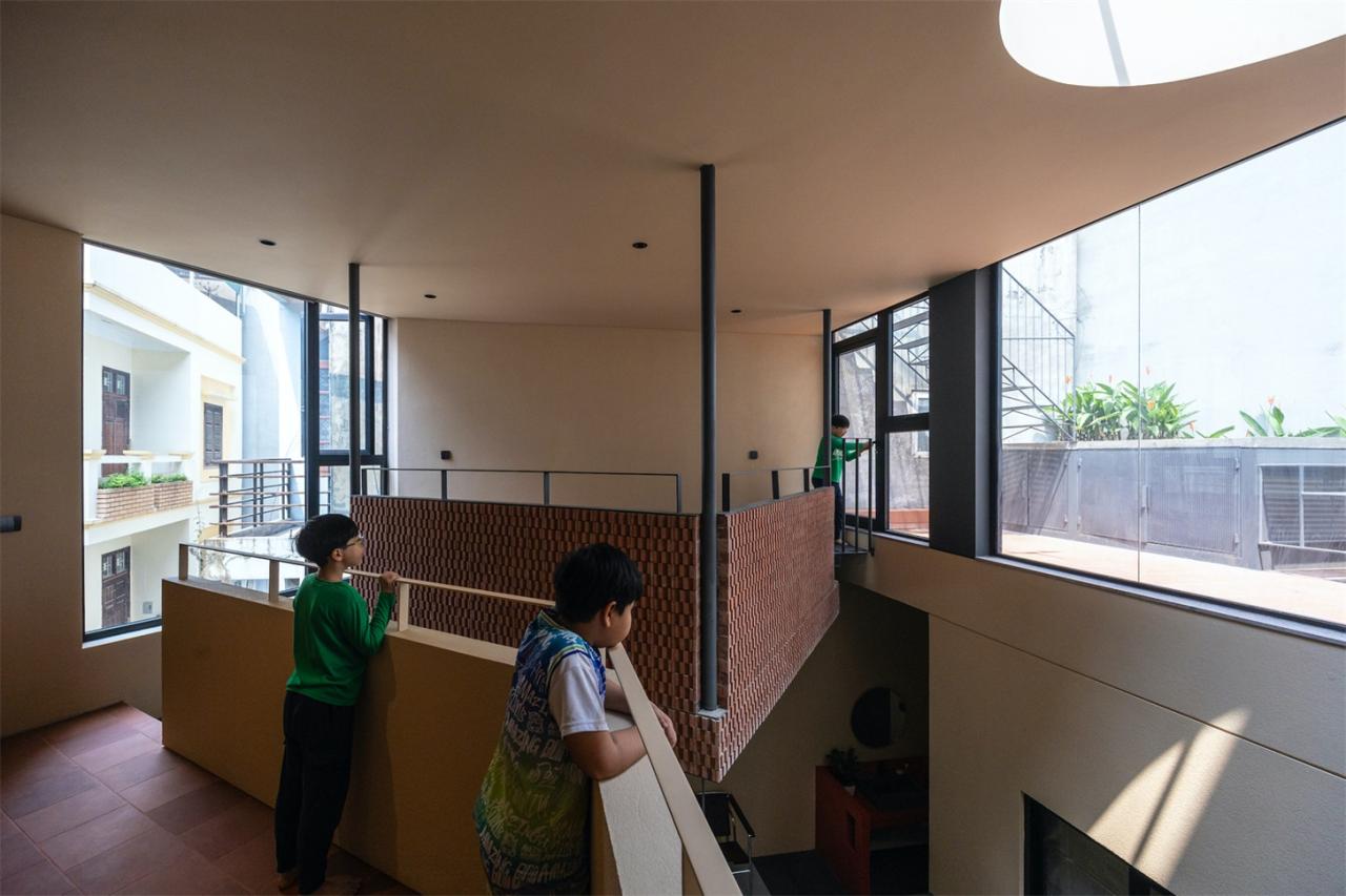 城市小巷夹缝中的山谷秘境承载亲情时光的别墅设计