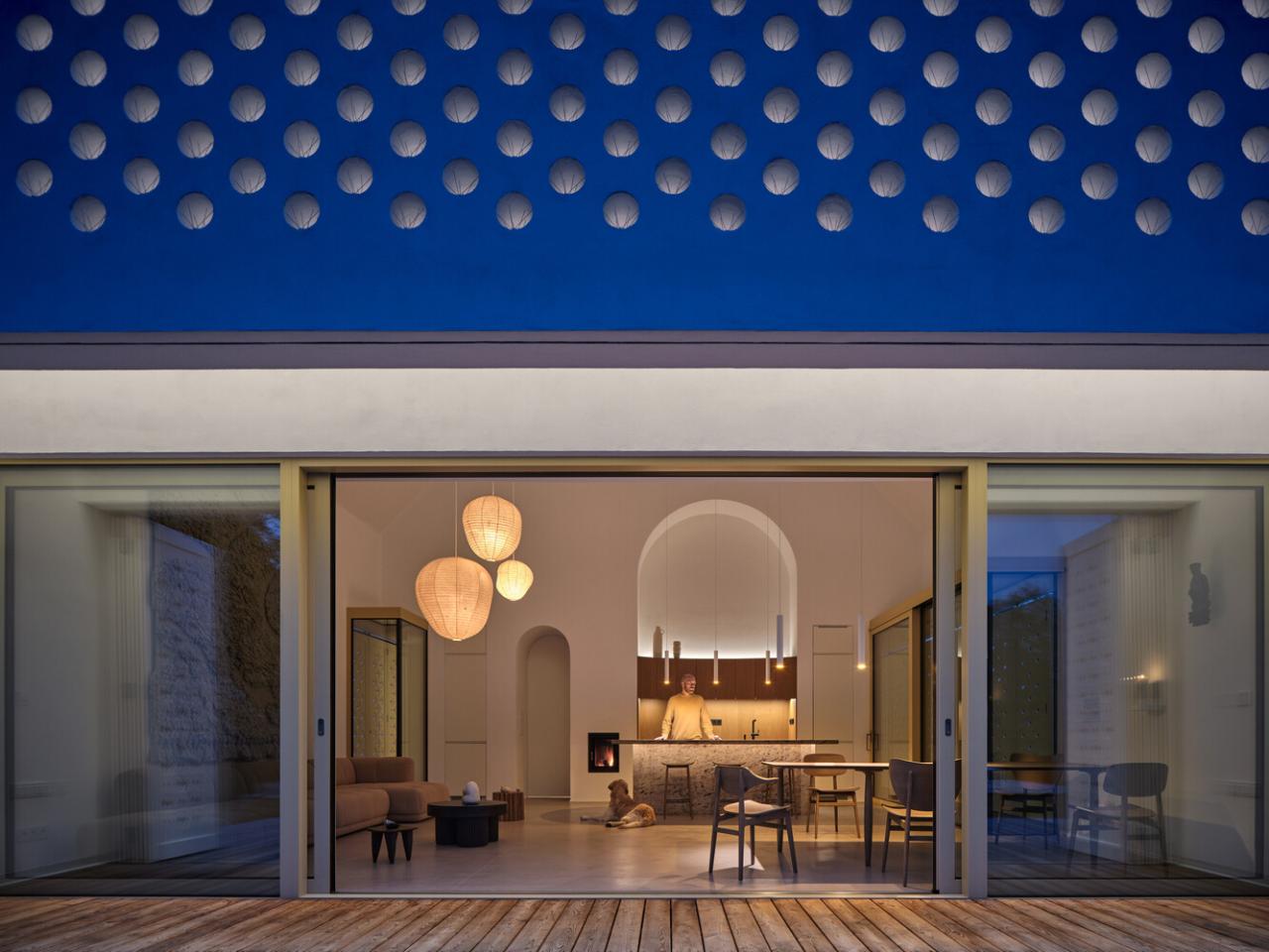 寻迹历史与自然致敬巴洛克与宗教灵感的神圣氛围住宅设计