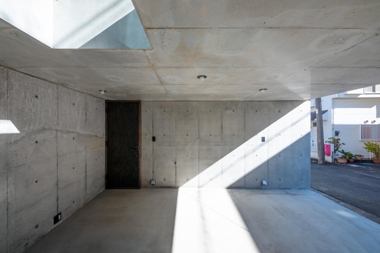 混凝土与木材交织的独特神秘体验静谧栖居的住宅设计